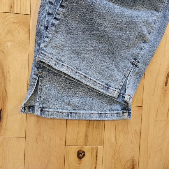 Judy Blue Slim Bootcut Light Wash 9/29 - Picture 2 of 10